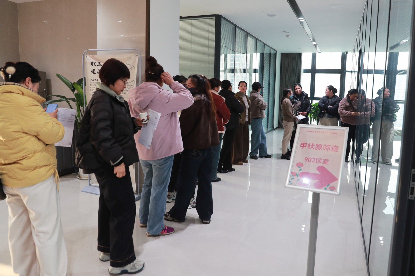 2025-12-10 新业态女职工“两癌”筛查公益活动1.jpg 2025-12-10 新业态女职工“两癌”筛查公益活动1.jpg